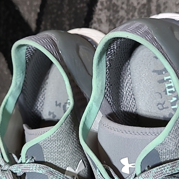 UNDER ARMOUR CHARGED RUNNING SHOES PRICE FIRM - Picture 9 of 13